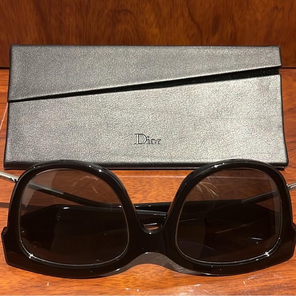 Very Dior 1 N Sunglasses by Christian Dior - Picture 7 of 7